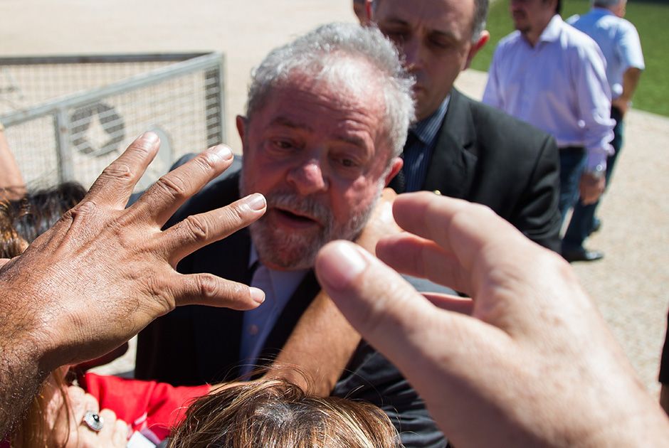 Saúde de Lula aciona alerta vermelho no PT