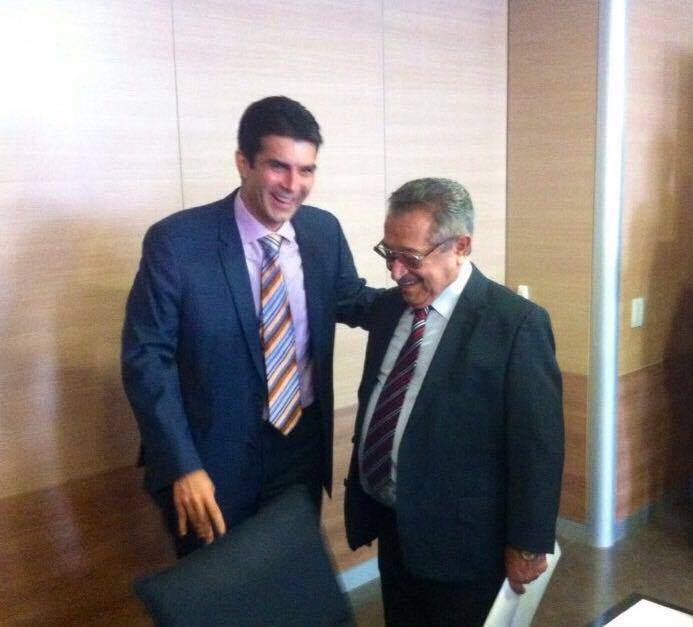 Senadores paraibanos se reúnem com ministro para reivindicar obras da transposição