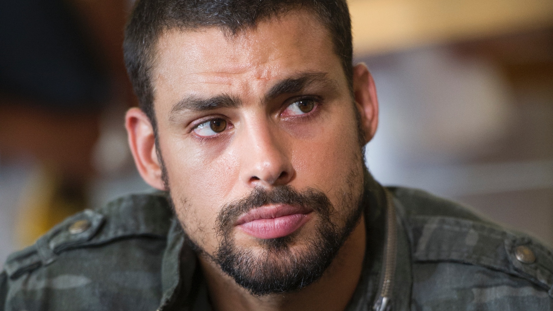 VEJA VÍDEO – O VÍDEO POLÊMICO: Ator Cauã Reymond vive transexual em clipe contra homofobia