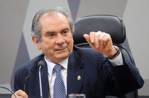 Raimundo Lira é escolhido novo líder do PMDB no Senado