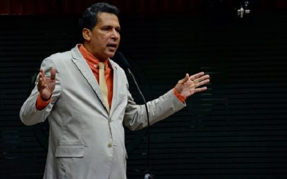 Na tribuna da Assembleia, Ricardo Barbosa destaca a atuação parlamentar do Senador Raimundo Lira: “dignifica a Paraíba”