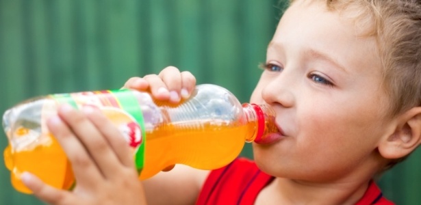 Coca, Ambev e Pepsi fazem acordo e param de vender refrigerante em escolas