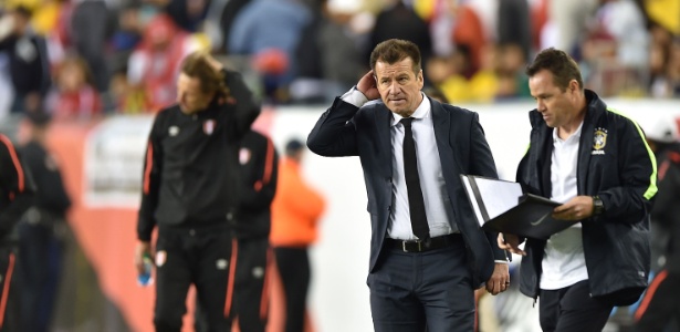 Blogueiros: Dunga tem de sair já e técnico estrangeiro faria bem à seleção