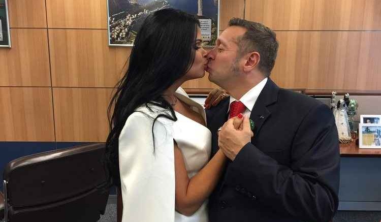 Ex-ministro do Turismo e ex-miss Bumbum se separam