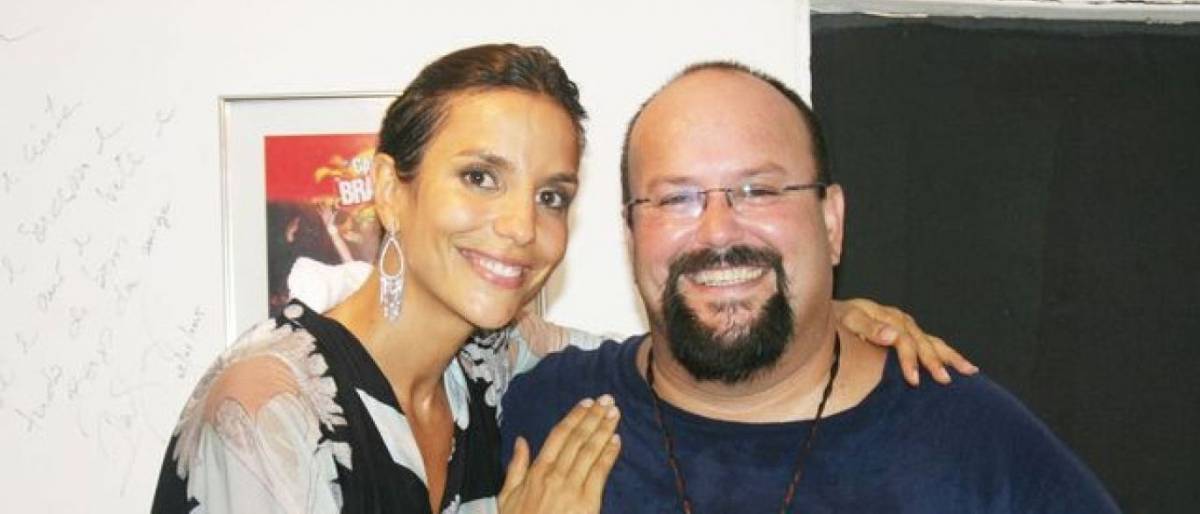 MÁGOA – Irmão de Ivete Sangalo vende cosméticos para sobreviver e diz não sentir falta dela