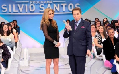 Silvio Santos elogia beleza de Lucero: “Melhorou, hein? Igual a Angélica”