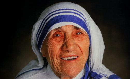 O CÉU GANHA UMA SANTA HOJE: Vaticano canoniza madre Teresa de Calcutá depois de milagre com brasileiro