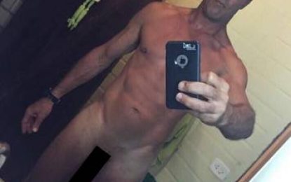 Ator Paulo Zulu se atrapalha, posta foto pelado, pede desculpas e causa alvoroço na web