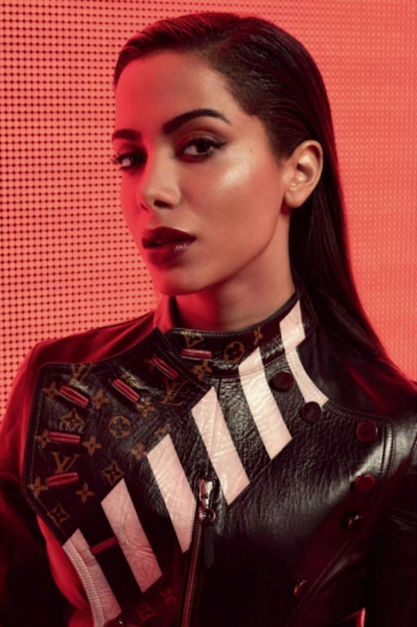 Anitta reclama de parente interesseiro: “Quer ser legal depois que fiquei famosa”