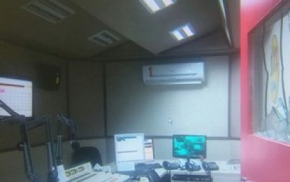 Assaltantes invadem emissora de rádio durante transmissão ao vivo