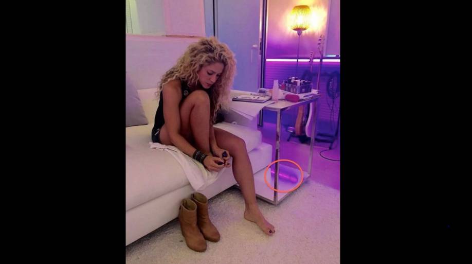 Shakira é hostilizada na web após postar foto com ‘brinquedo erótico’