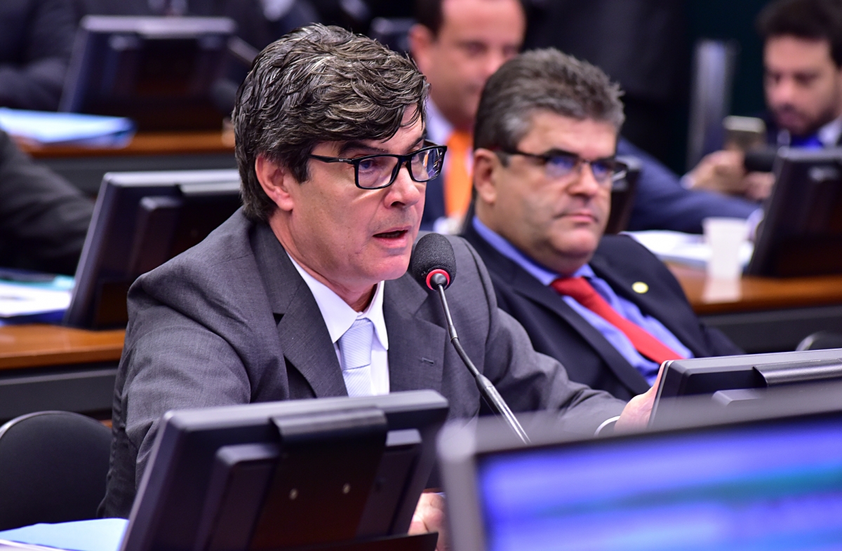 Mídia nacional destaca ligação entre deputado paraibano e Eduardo Cunha