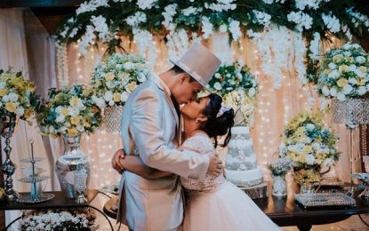 Casal que vendia trufas para pagar casamento realizam sonho e viralizam na internet