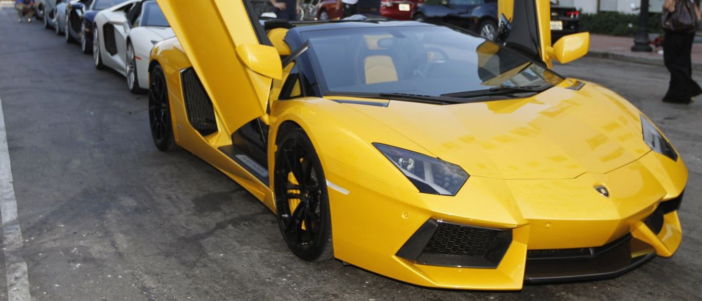 Senador Fernando Collor pagou Lamborghini com 1,2 milhões em dinheiro vivo