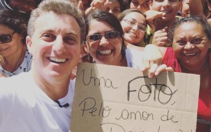 Mulher corta os pulsos na frente de Luciano Huck durante gravação do “Caldeirão” no Ceará