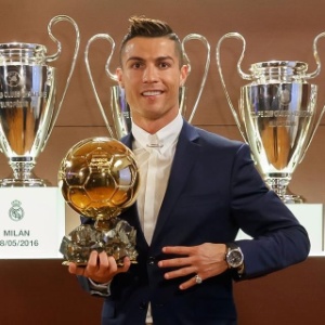 Cristiano Ronaldo vence a Bola de Ouro da France Football