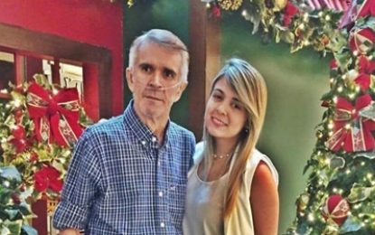 Apresentador Jota Júnior aparece debilitado em foto e comove internautas