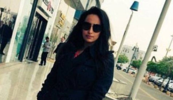 Mulher saudita é detida por publicar foto sem véu no Twitter
