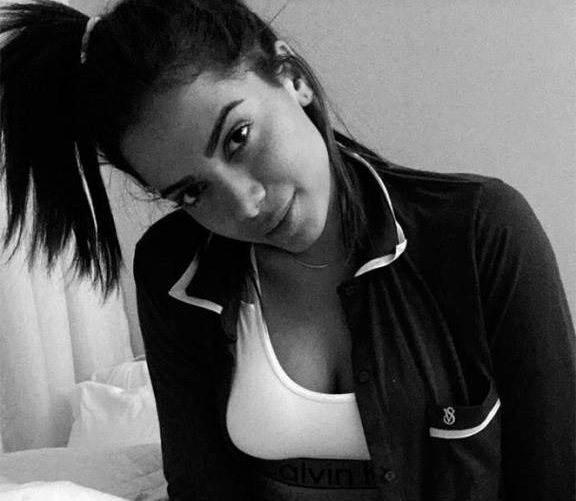 Anitta usa redes sociais para mandar indiretas