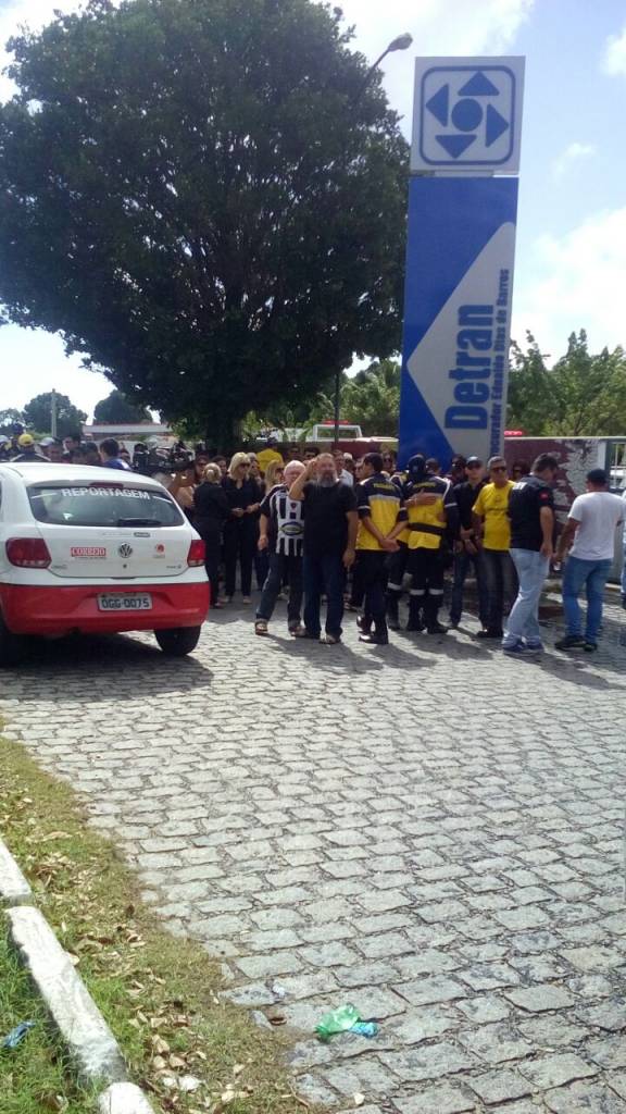 Protestos pela morte do agente do Detran param serviços em João Pessoa