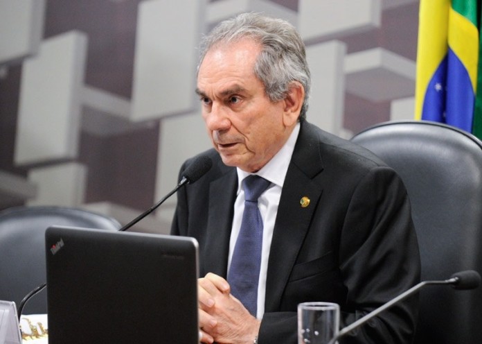 Senador Raimundo Lira abre mão de pré-candidatura à reeleição
