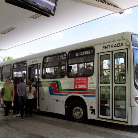 Prefeitura de Campina dribla manifestantes e aprova reajuste da passagem para R$ 3