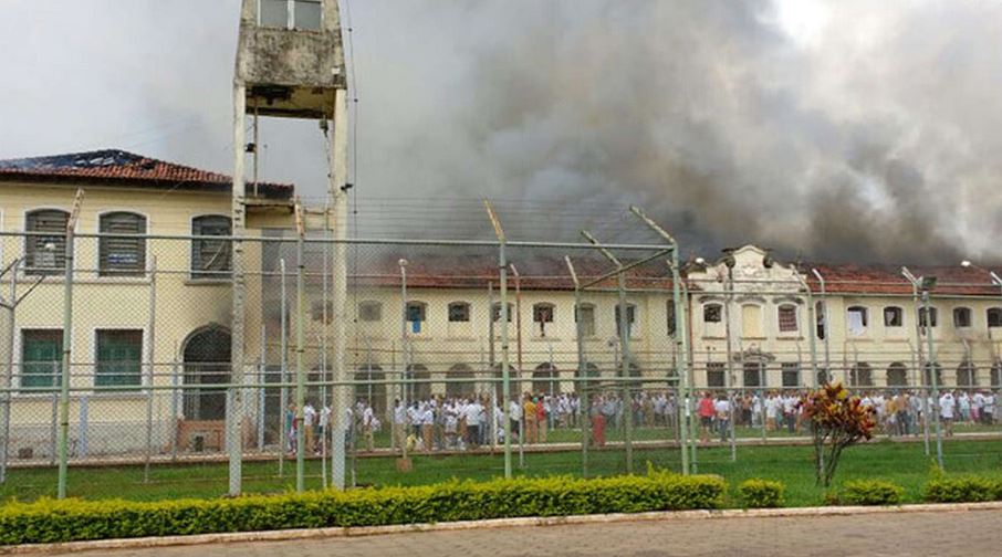 TERROR E MEDO – 200 presos fogem durante rebelião em presídio de Bauru (SP)