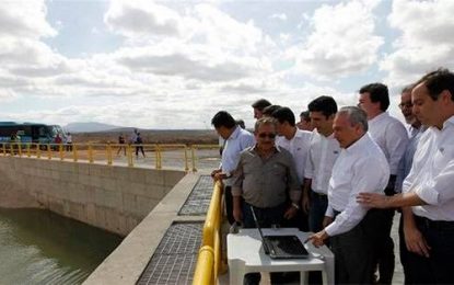 Ricardo e Cássio caminham ‘lado a lado’ em visita a obra da transposição do São Francisco