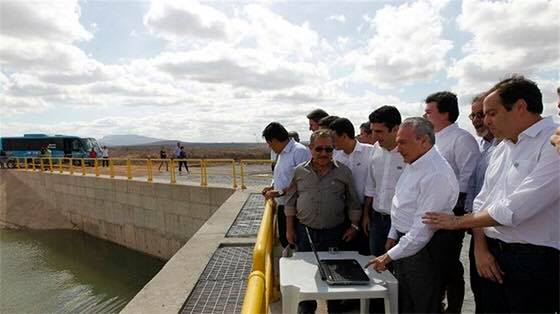 Ricardo e Cássio caminham ‘lado a lado’ em visita a obra da transposição do São Francisco