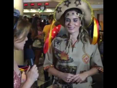 VEJA VÍDEO – Daniela Ribeiro mostra em São Paulo que tem samba no pé