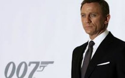 Bond 25 poderá manter mesmos roteirista de 007 Spectre, Operação Skyfall e Cassino Royale