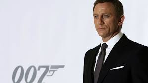 Bond 25 poderá manter mesmos roteirista de 007 Spectre, Operação Skyfall e Cassino Royale