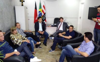 Marcos Vinicius recebe Wilson Filho e debate autonomia dos parlamentares