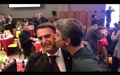 VEJA VÍDEO – Bolsonaro recebe beijo de ator global