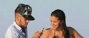 Cantor americano segue Bruna Marquezine em rede social e Neymar dá crise de ciúmes