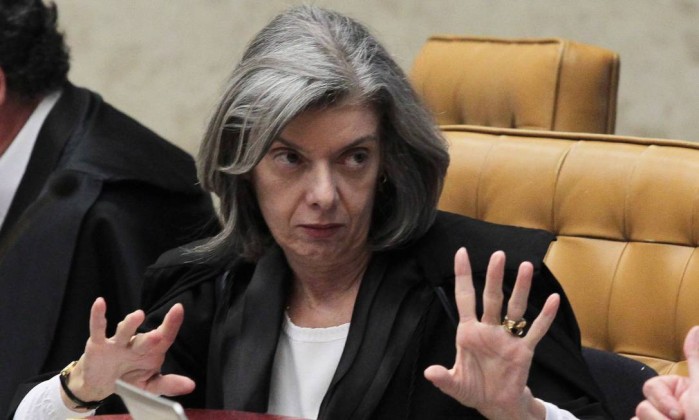 Ministra Cármen Lúcia anuncia aposentadoria para o início de 2018
