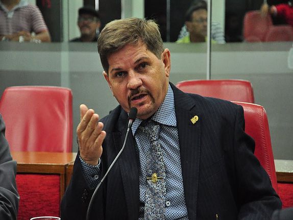 Sérgio da Sac colhe assinaturas para mudança de lei que permite retorno dele à CMJP