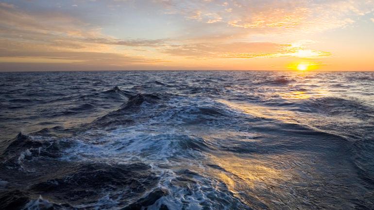 Navio desaparece no mar com 24 pessoas a bordo