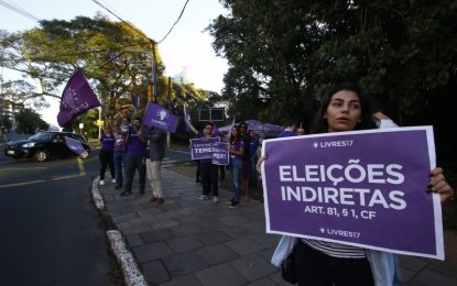 Grupo de manifestantes defende “Eleições Indiretas” para definir substituto de Temer