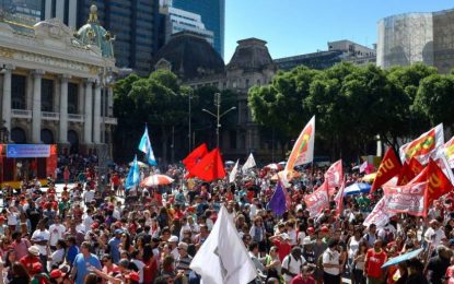 Dia do Trabalhador é marcado por protestos em todo o Brasil