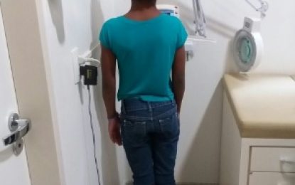 ‘Ela me batia porque eu a chamava de mãe’, diz menina torturada por quatro