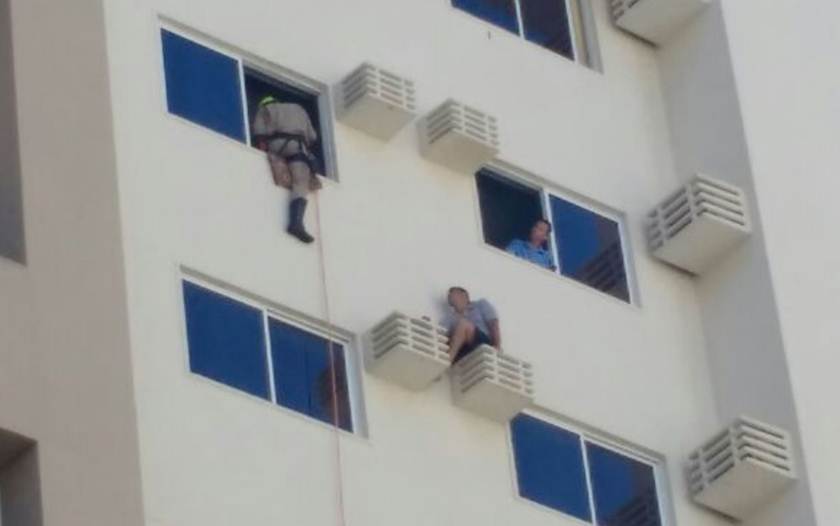 Homem é encontrado sobre suporte de ar-condicionado em Hotel