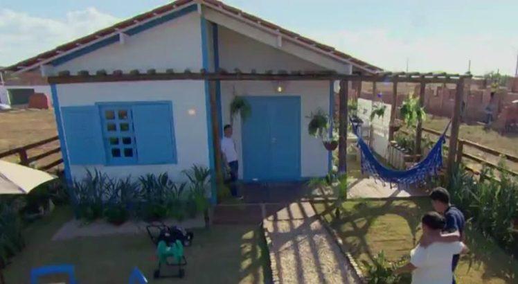 Luciano Huck entrega casa do “Lar Doce Lar” sem muro; Participante pede ajuda na web