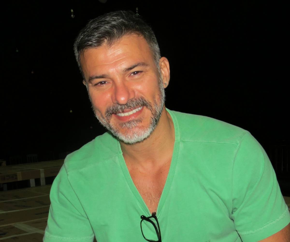 Ator Leonardo Vieira conta: ‘Sofro mais do que sinto prazer sendo gay’