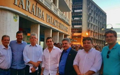 CUSTO ZERO: Ao lado de Gervásio, Ricardo visita obras do Paraíba Palace Hotel