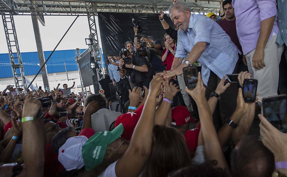‘País não nasceu para ser a merda que é’, diz Lula na Bahia
