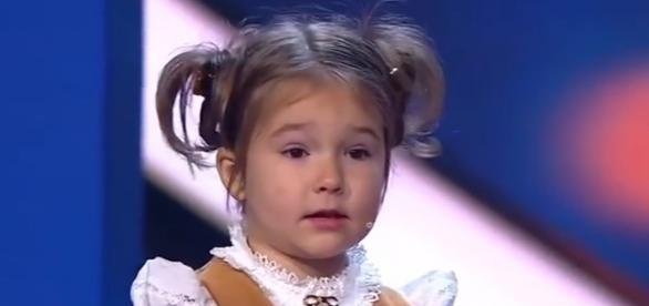 VEJA VÍDEO: Menina de 4 anos surpreende falando em 7 idiomas