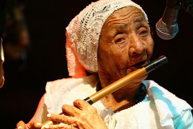 LUTO – Morre em Monteiro, aos 93 anos, pifeira Zabé da Loca