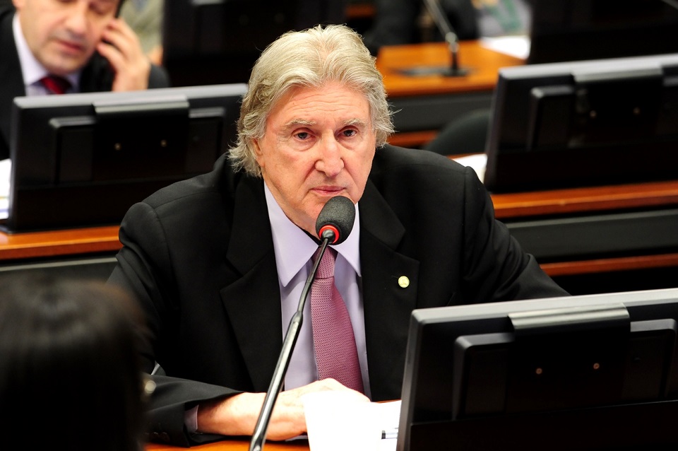 ‘Eu estou com Bolsonaro’, diz cantor e deputado Sérgio Reis