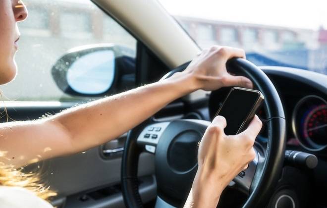 SEMOB ESTÁ DE OLHO: Mais de 300 motoristas foram flagrados usando celular enquanto dirigiam